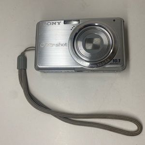 Sony DSC-S950 Cyber-Shot Digital Camera 10.1 Megapixels, No Battery, UNTESTED